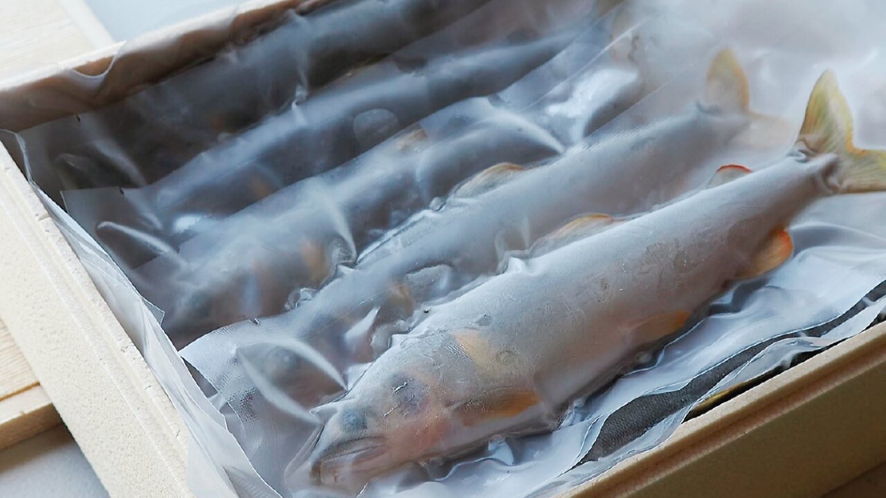 真空パックして冷凍した魚