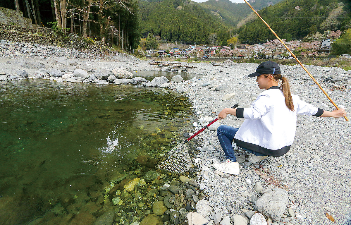 釣り堀】ニジマスを人工エサで爆釣するテクニック 後編 | つり人オンライン