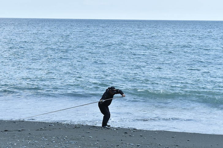 投げ釣り 遠投できる投げ方の基本を解説 目指せ0m超 後編 魚種別釣りガイド 投げ釣り 遠投できる投げ方の基本を解説 目指せ0m超 後編 魚種別釣りガイド