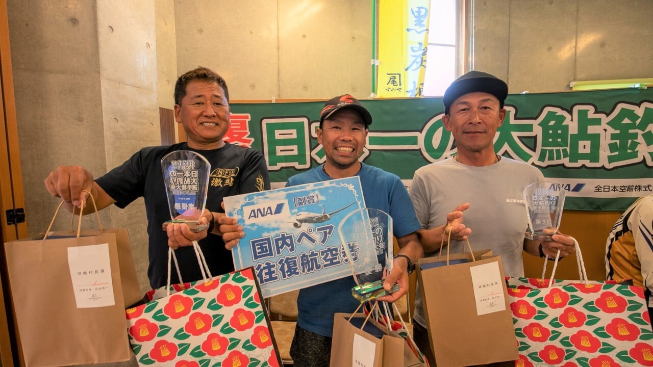 副賞としてANA国内ペア往復航空券が授与