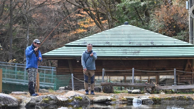 ゼロから始めるフライフィッシング。初心者が管釣りで「最初の1匹」を釣るまで