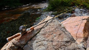 渓流ルアーロッドの最新トレンド。グラス復活とパックロッドの台頭