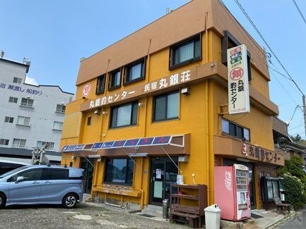 多くのロックショアファンの拠点となっている丸銀釣りセンター。自由に使える仮眠室も完備