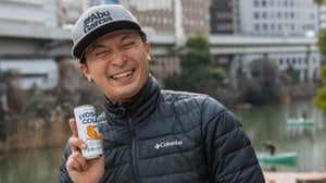 【釣り人の人生の話を聞いてみた】バーで一瞬開いたドアが運命を変えた。弁慶堀の元ミュージシャン志望