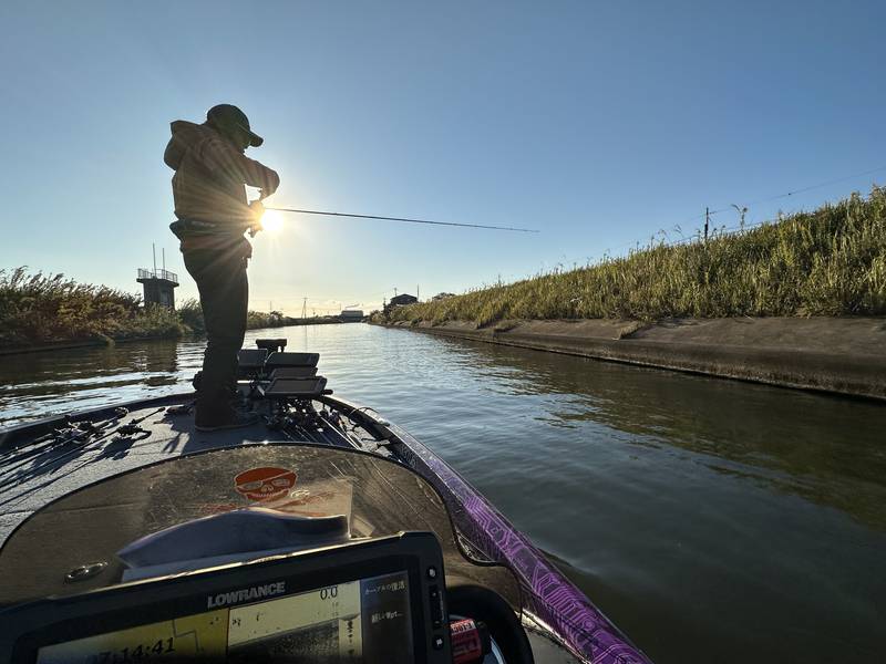 Basser バサー 2021 年 5 月 353 バスフィッシング バス釣り クランクベイトの可能性を広げる記事が満載「バサー2021年5月号