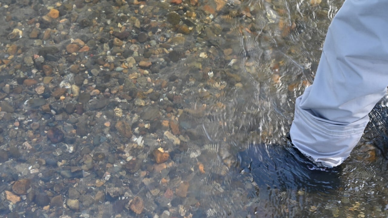 砂利底の浅い瀬