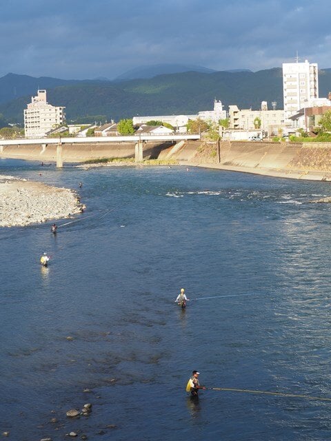 川