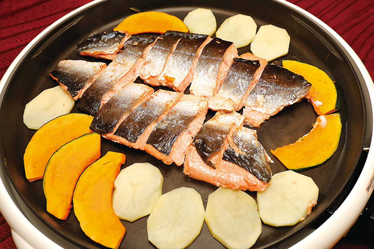 北海道 積丹半島沖のサクラマスを釣って食べる！食べる編 | つり人