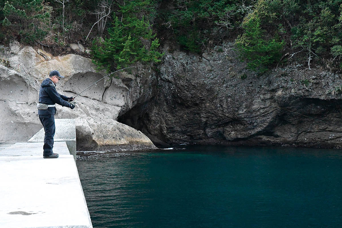 フォール時はサオ先を下にして待つ