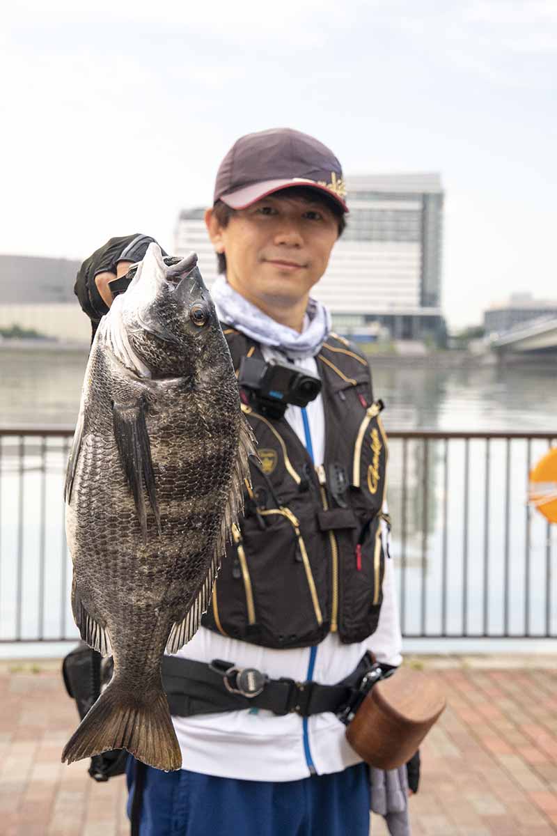 40cmクラスのクロダイをキャッチ！