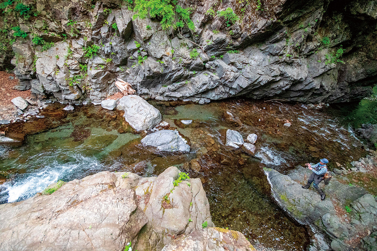 アップクロスでルアーを通す