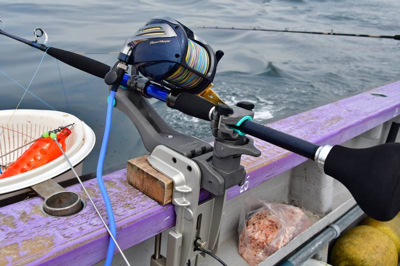 【はじめての相模湾キハダマグロ釣り・釣り方】ロッドホルダーは必需品