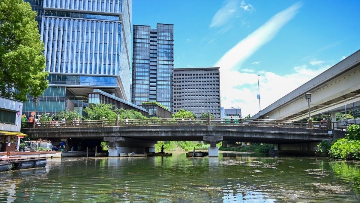 インプレを行なったのは東京都・赤坂見附にある弁慶堀。手漕ぎボートでのバスフィッシングが楽しめる貴重なフィールドだ