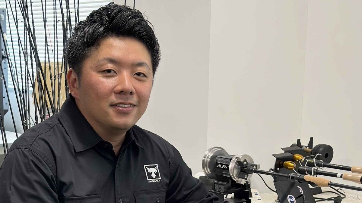 新保匠太（しんぼ・しょうた）1990年、新潟県出身。株式会社ジャッカル勤務。入社から5年間は営業で中京エリアを担当。そのころジグヘッドスイミングに衝撃を受ける。それからルアー企画部に移りドリフトクラブやスリークマイキーの開発に携わる。2020年、リボルテージシリーズのリニューアル企画の立ち上げと同時にロッド開発担当に。ソルト・バス問わずロッド作りに勤しむ。