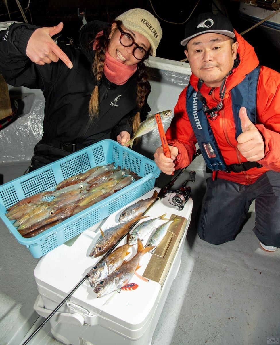 厳しい状況ながら終わってみればお土産たくさん。アジはナメロウ、ムツは炙り刺し、マルイカは天麩羅で。駿河湾の恵みを美味しくいただきました