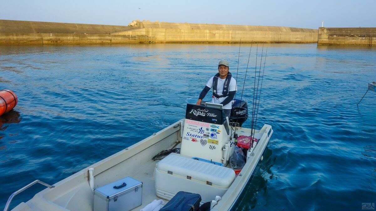 車で運搬できるトレーラブルの小型船時代は、さまざまな海域を巡りながら経験を積んできた