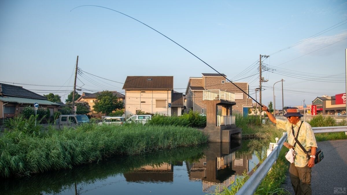 近郊の河川や運河では3～3.6mのノベザオの出番が多く、この長さになると軽くて感度のよいカーボン製の渓流ザオが使いやすい