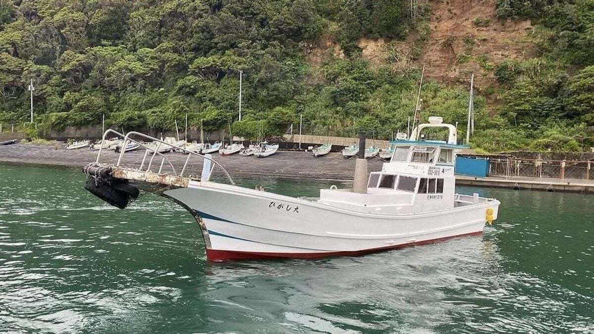 渡船は青野川河口の船着き場から出船する「ひがし丸」（TEL 0558・22・4081）を利用