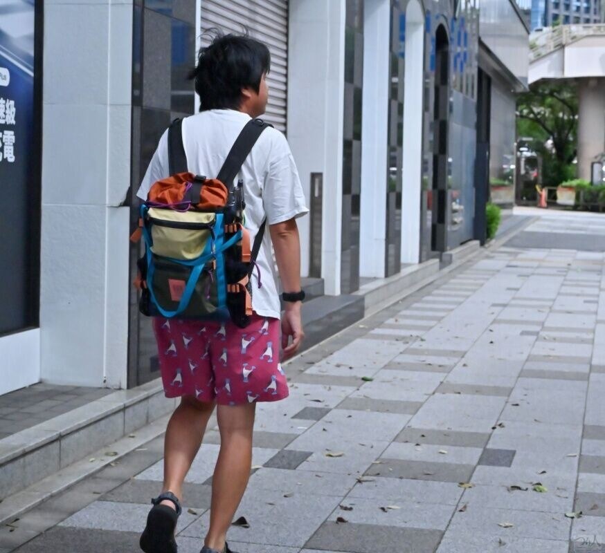 通勤用のリュックにパピーとリール、ルアー、ライフジャケット、そしてノートパソコンを入れてもまだ余裕あり。ロッドがコンパクトだと気が楽です