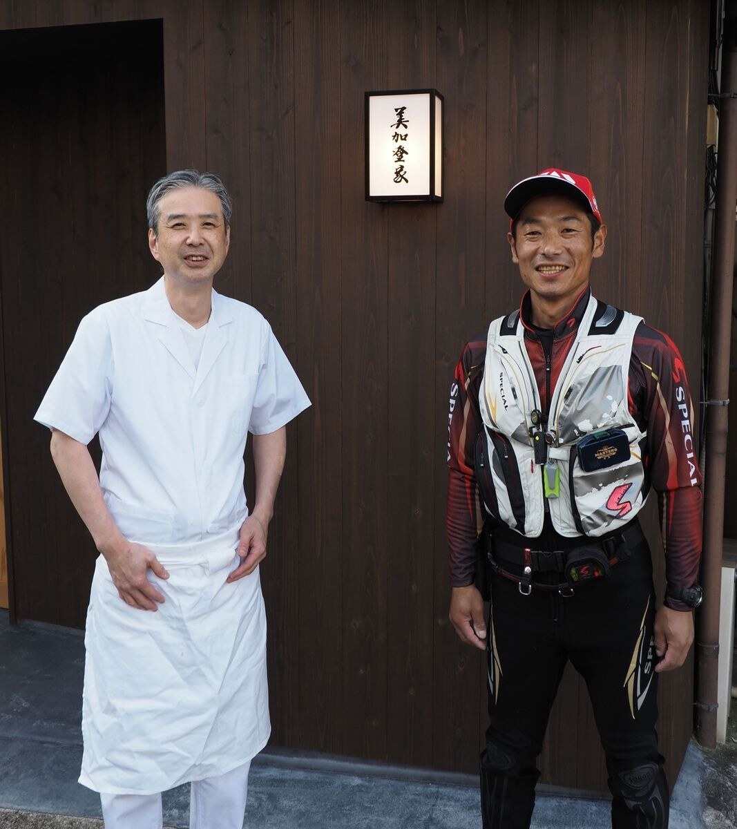 「割烹美加登家」の店主、山根一郎さんは『情熱大陸』（毎日放送）でも取り上げられた。当店に大庭さんは小学校6年生の頃からアユを卸している。アユ料理の提供は5月下旬から。シーズン中は予約でいっぱいになる