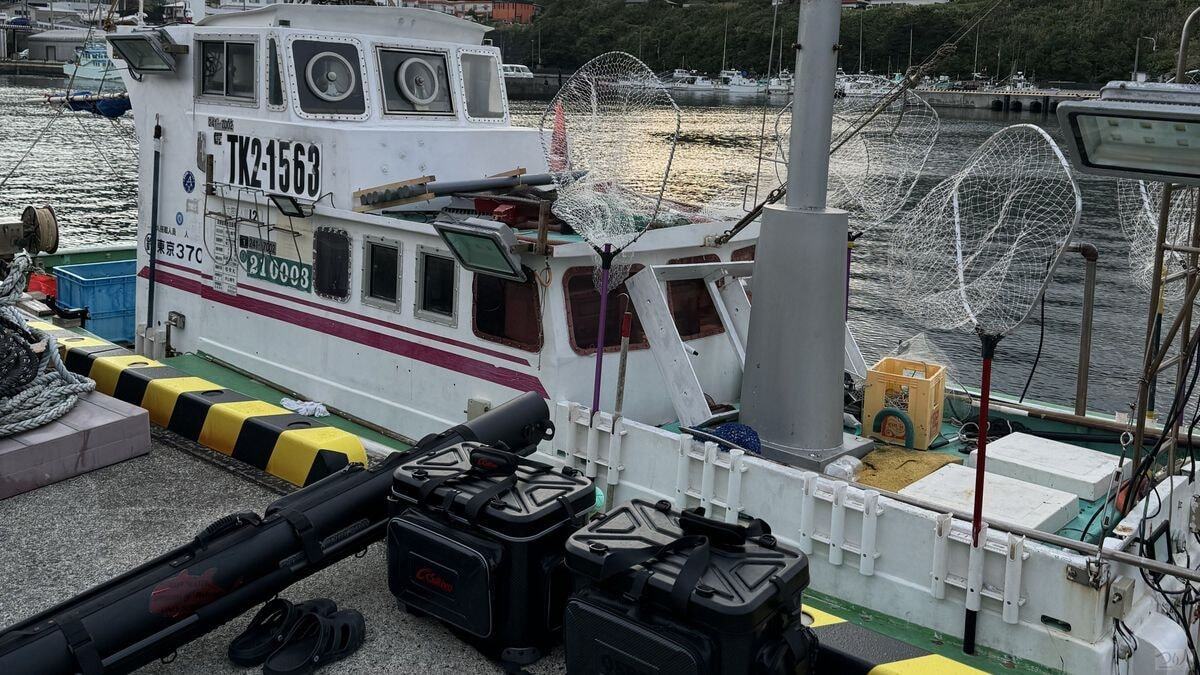 三宅島からの渡船は宿の仲介を通すシステムとなっている。利用の際は島内の釣宿へご確認を