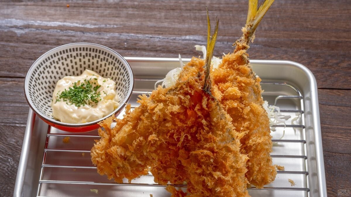 定番のアジフライは近年ブームになるほど人気が過熱している