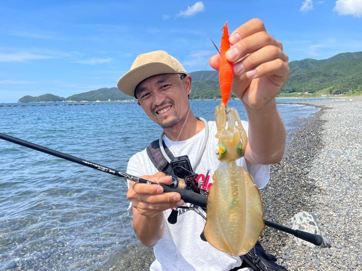 8月末に今秋のようすを伺いにホームグラウンドへ足を運んだ佐々木さん。飛距離がものをいうサーフにおいても、カウンターウエイトを搭載したゲキダキカミナリならばストレスなく楽しむことができる