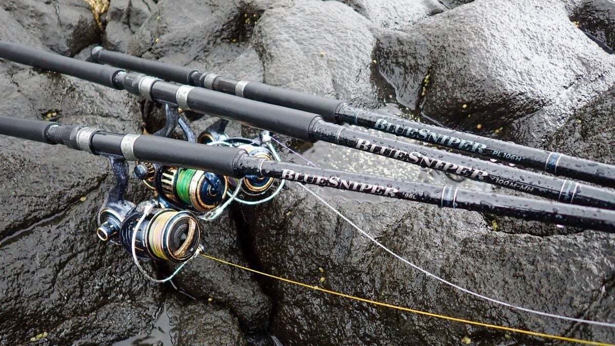 沖磯釣行時のタックル。一番手前が96L。本命を獲るためのサブタックルだ