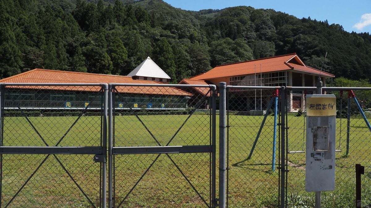 大庭さんの母校である左鎧小学校の側でサオをだした