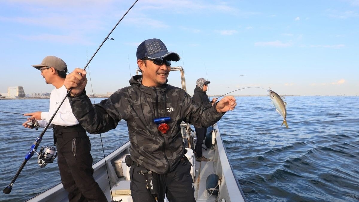 波をかぶりやすいボートの釣行では「マグシールド（ダイワ）」「Xプロテクト（シマノ）」といった防水性能が充実したモデルを選んだほうが安心だが、オカッパリならあまり神経質にならなくてもよいというのが高木さんの見解だ