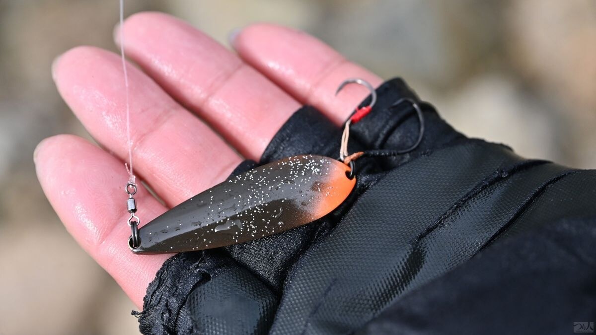 ボトムの釣りではノアG。ヨシノボリのイメージなので茶色系が基本カラーとなる。この日ヒットしたのは茶色の上に薄くグローが塗られているもので、雨後のローライトの状況にうまくハマったと言える
