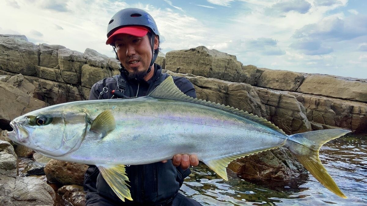 春の中通島では1発大物のヒラマサもねらえる。秋は10kgクラスがショアラインに寄りやすく、1日に5、6尾釣れることもある。清宮さんの夢は地磯で手にする20kgオーバーだ