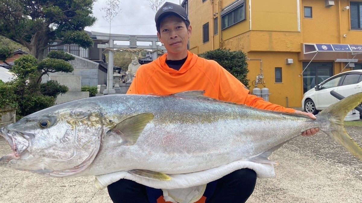 ルアーでの最大サイズとなる32kg、153cmのヒラス。釣り場は上五島
