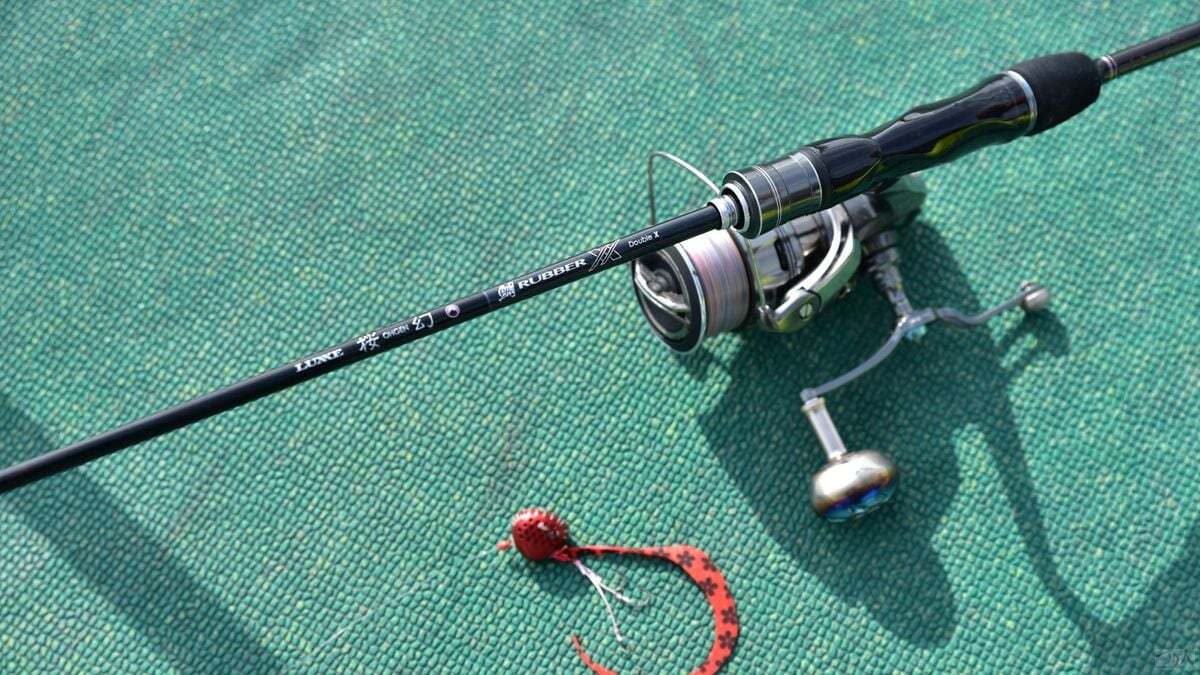スピニングはラグゼ桜幻鯛ラバーXXのS65ML-solid。重いシンカーに負けずにキャストできるパワーを持ちながら穂先は柔軟でタイラバが暴れない