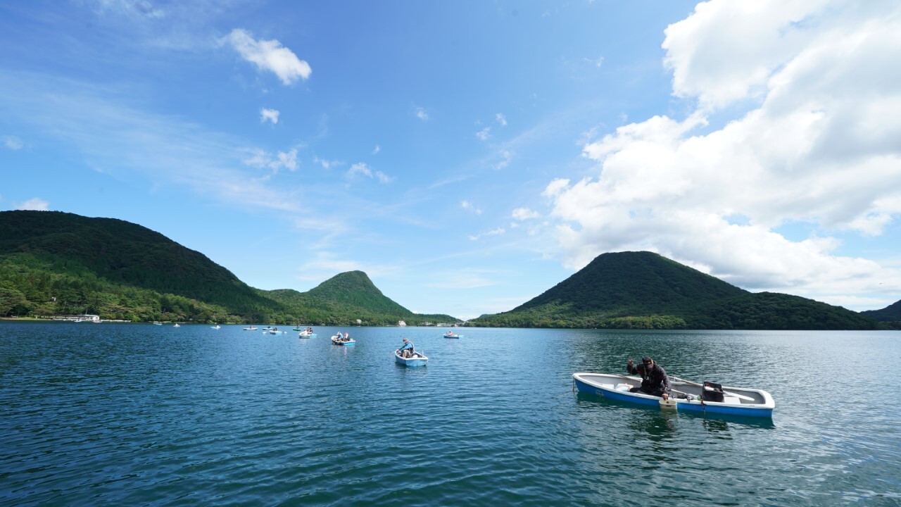 今年もドーム船のメッカ山中湖の盛り上がりを感じさせる釣果。シーズン前半に数を伸ばすコツを尾崎さんが伝授してくれた
