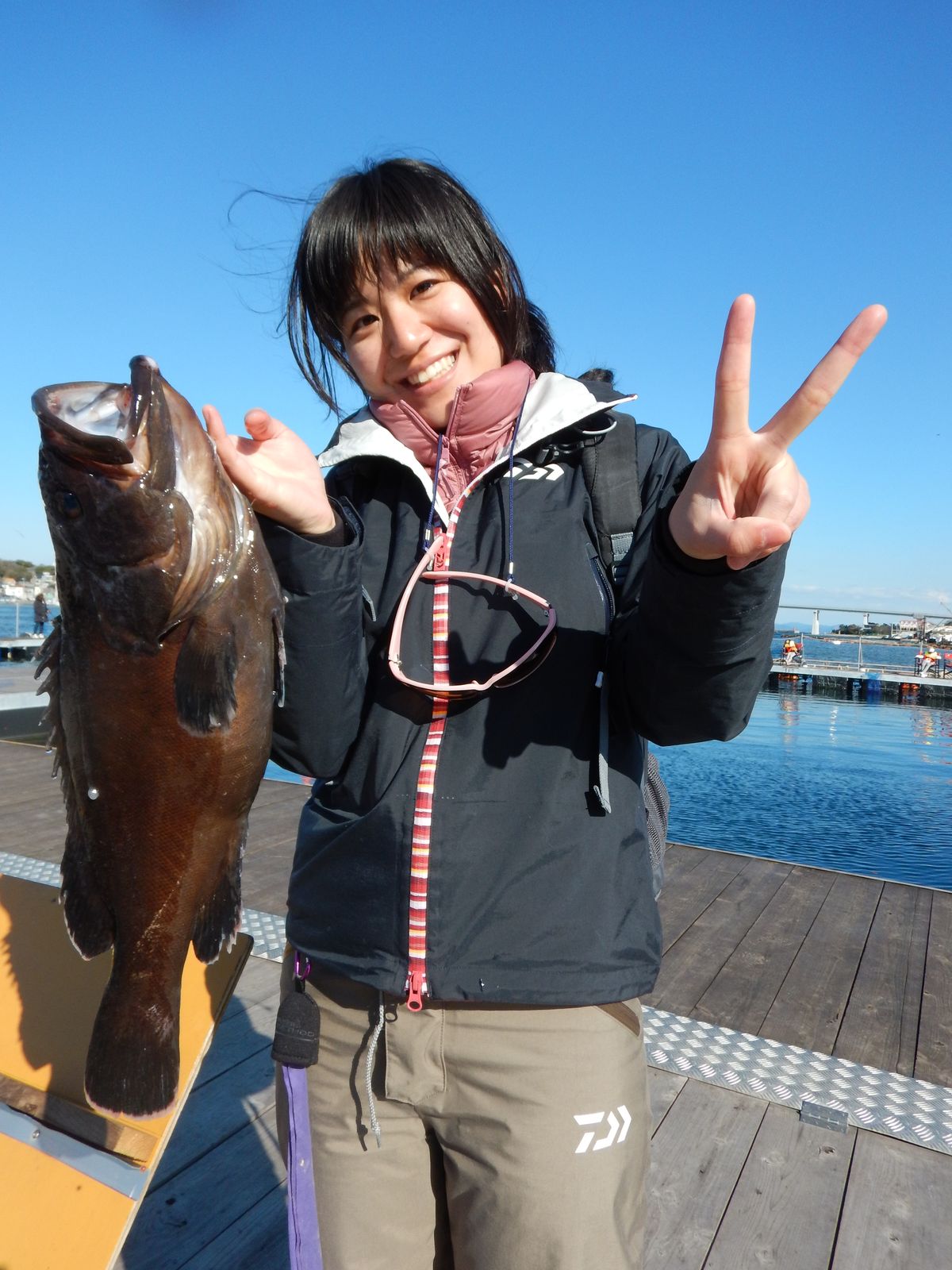 【海上釣り堀入門】釣りガールも