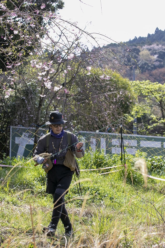 狩野川の渓流ルアー釣りを楽しむ飯田重祐さん